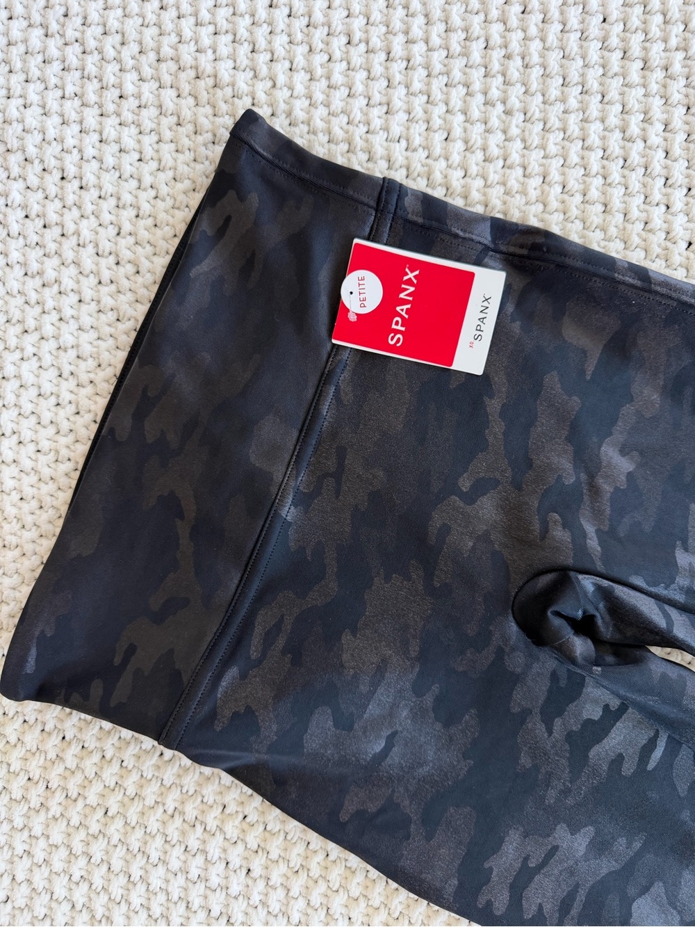 Spanx Matte Black Camo Xs Petite Leggings NWT Compression - Picture 2 of 5